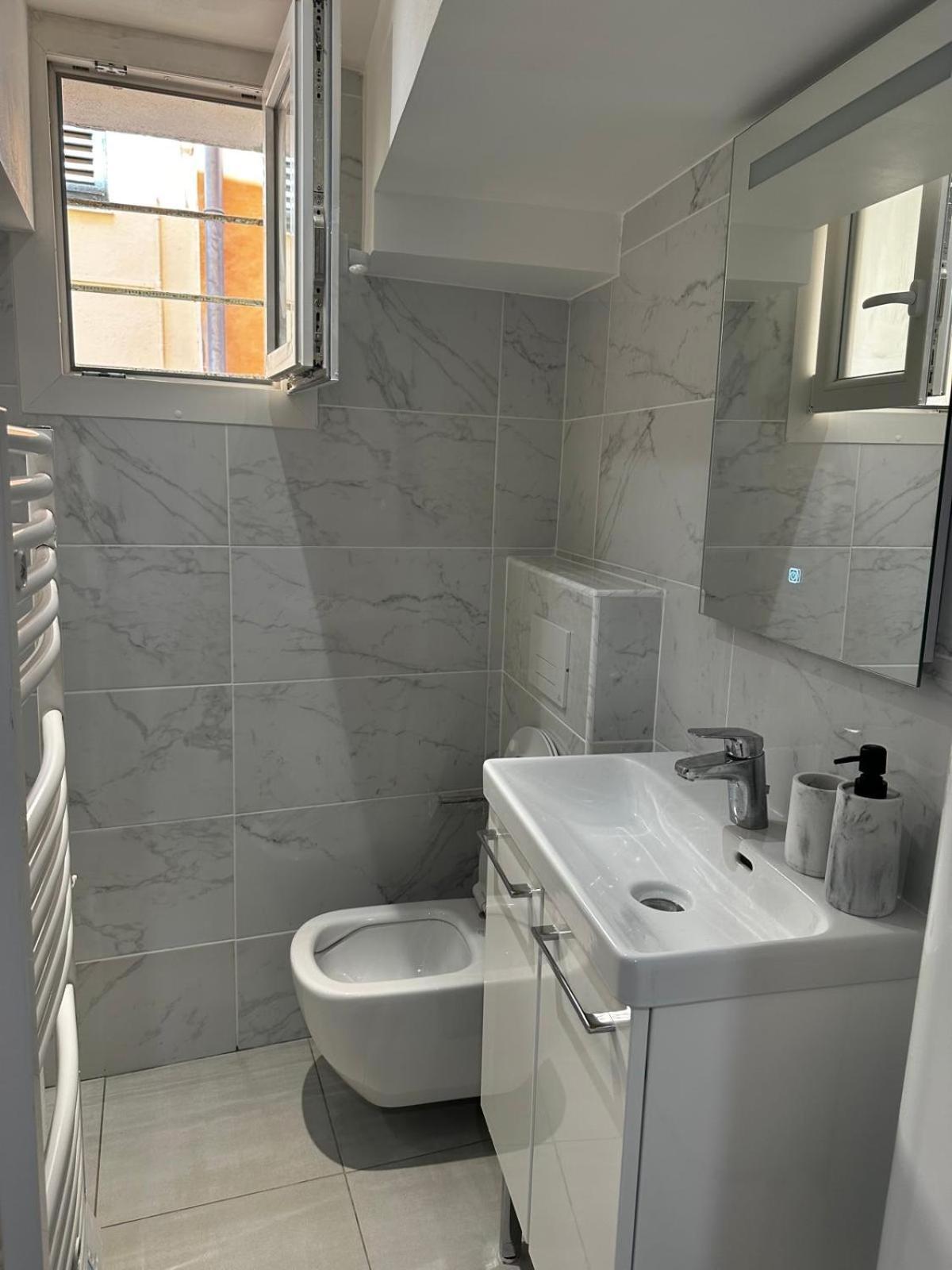 Appartement F2 Quartier Des Arts St Raphael à Saint-Raphaël Extérieur photo